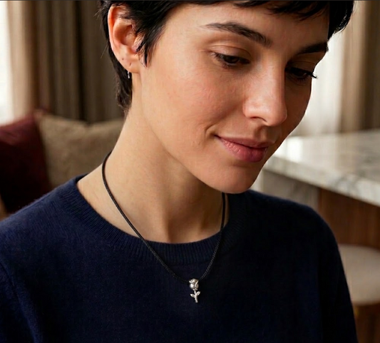 Collar Rosa Eterna en Plata Sólida - Mondrashop